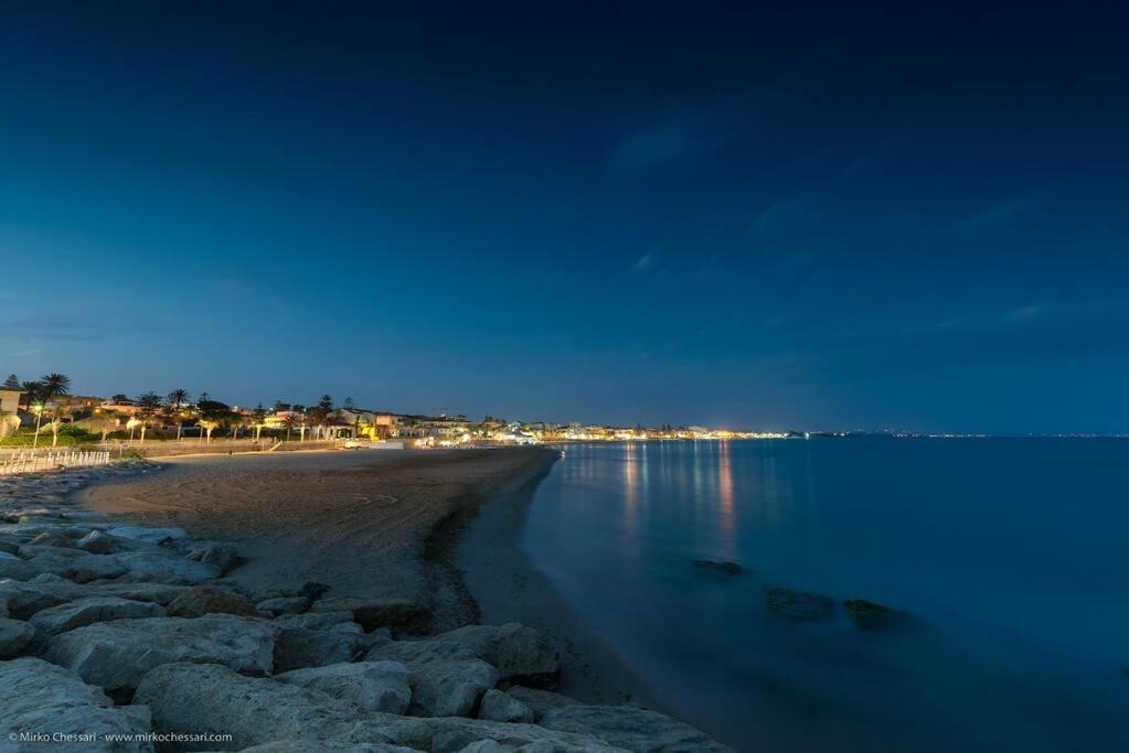 Domus Maulli - Villa Sul Mare Marina di Ragusa Exterior foto